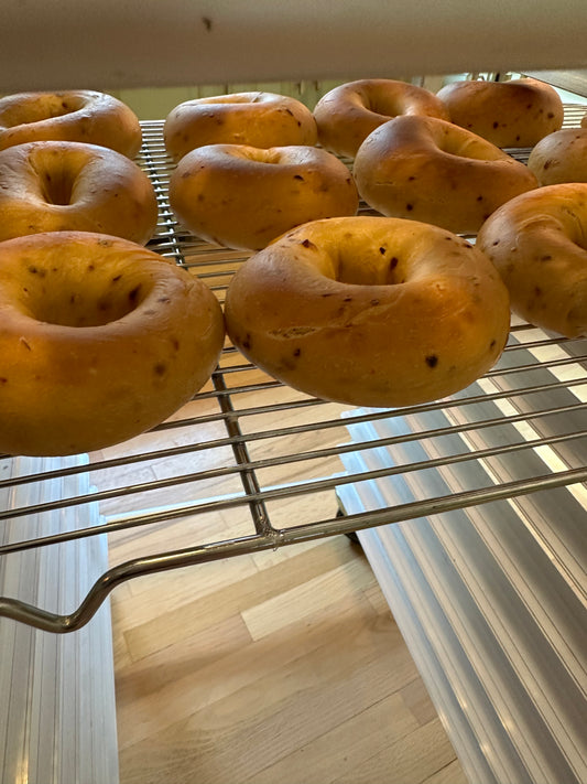 Spicy Cheddar Bagels
